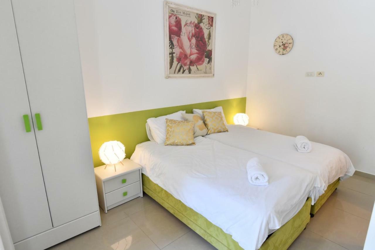 Saidoff, Amazing 4 Bedroom 3 Bath In City Center, Pool, Parking!!! Jerusalem Exterior foto