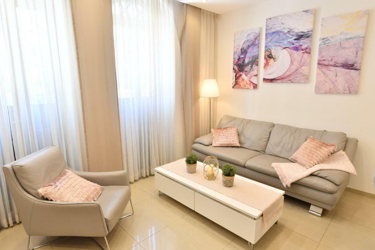 Saidoff, Amazing 4 Bedroom 3 Bath In City Center, Pool, Parking!!! Jerusalem Exterior foto