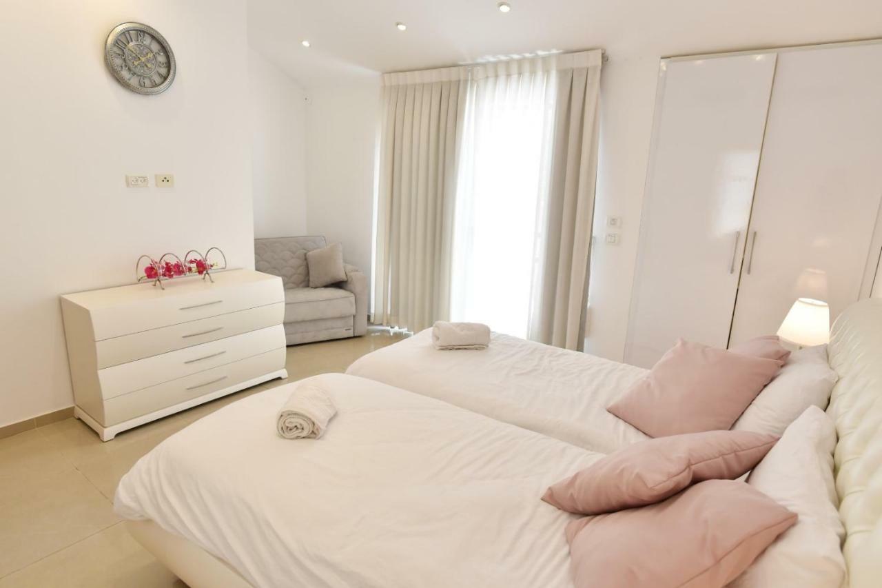 Saidoff, Amazing 4 Bedroom 3 Bath In City Center, Pool, Parking!!! Jerusalem Exterior foto