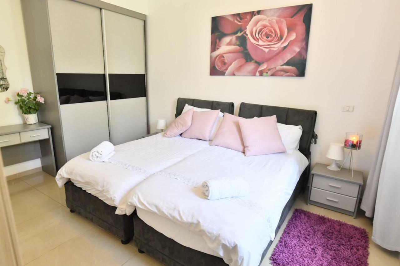 Saidoff, Amazing 4 Bedroom 3 Bath In City Center, Pool, Parking!!! Jerusalem Exterior foto